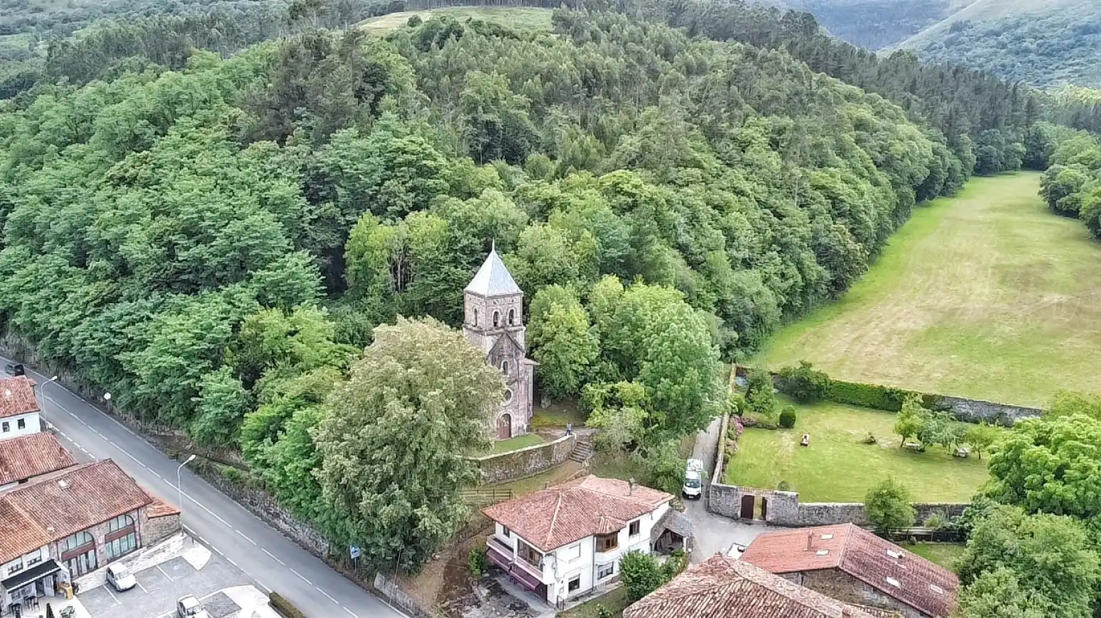 Vista exterior de Casa o xalet en venda en Cabuérniga amb Jardí privat