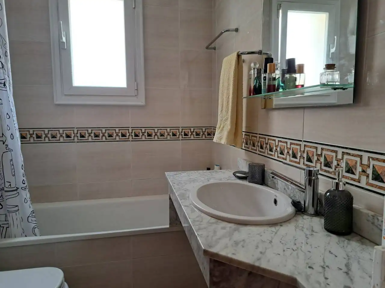 Badezimmer von Haus oder Chalet zur Miete in Vilanova i la Geltrú mit Klimaanlage, Heizung und Privatgarten