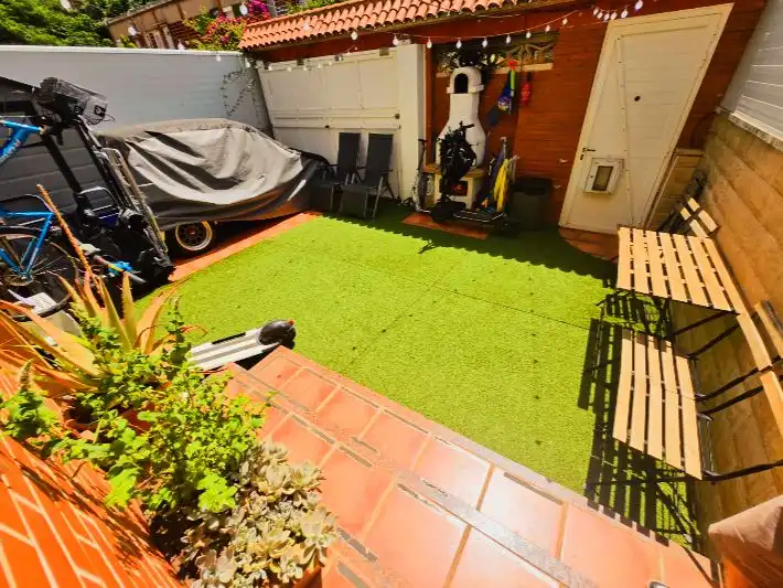 Casa a schiera con giardino in vendita a Carrer de Sibiuda 5