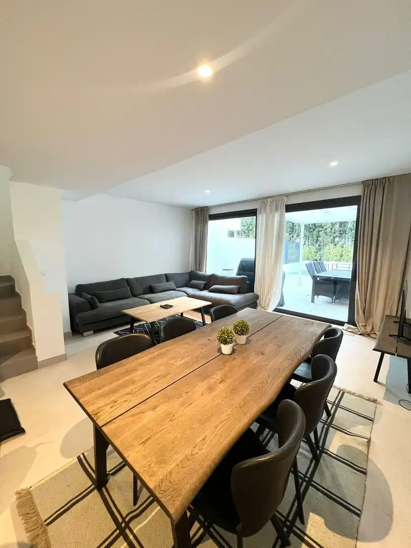 Sala de estar de Casa adosada de alquiler en Estepona con Jardín privado, Terraza y Trastero
