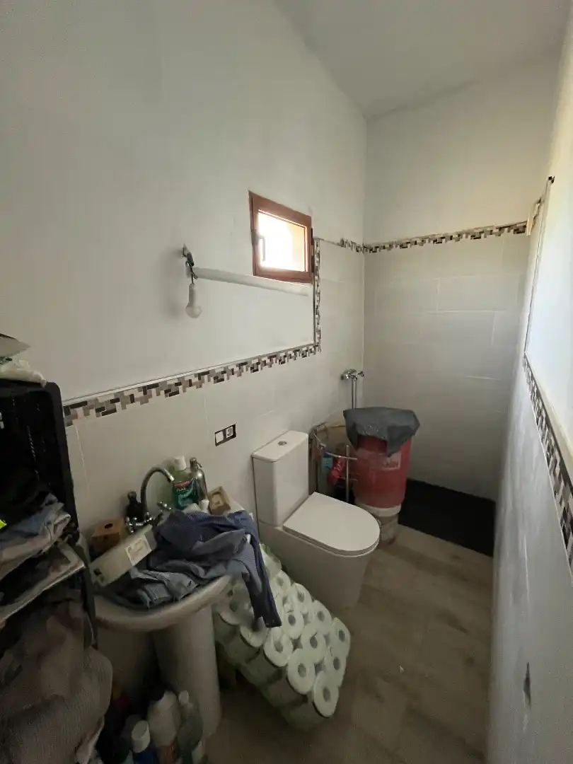 Badezimmer von Country house zum Verkauf in Olivares mit Privatgarten, Terrasse und Möbliert
