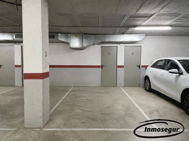 Individual amb ascensor en venda a Carrer Castell de Miravet 2