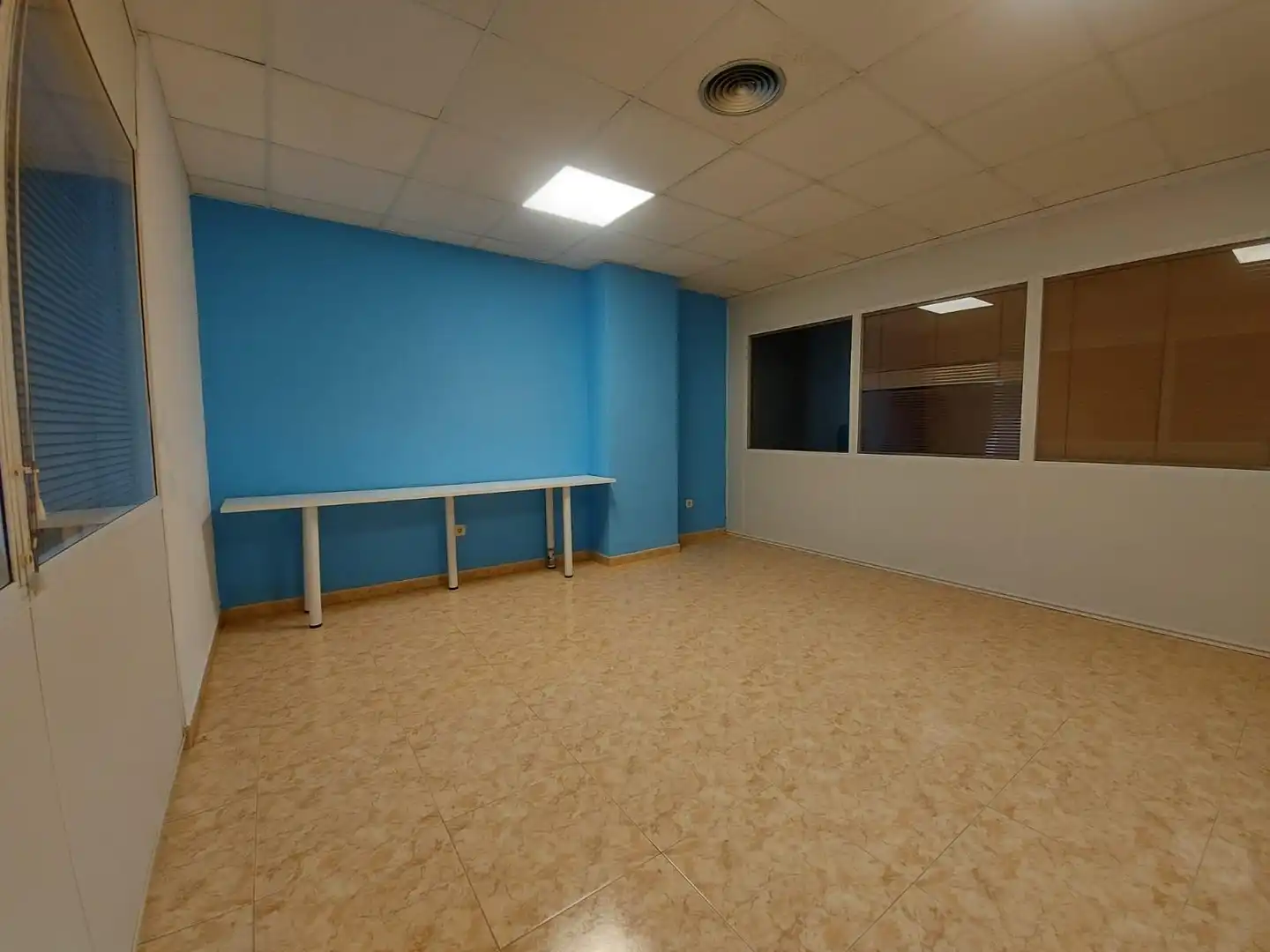 Bureau avec ascenseur à louer à El Ejido Ciudad