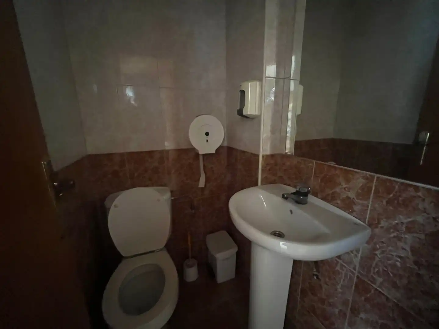 Baño de Local en venta en Alicante / Alacant con Aire acondicionado, Calefacción y Amueblado