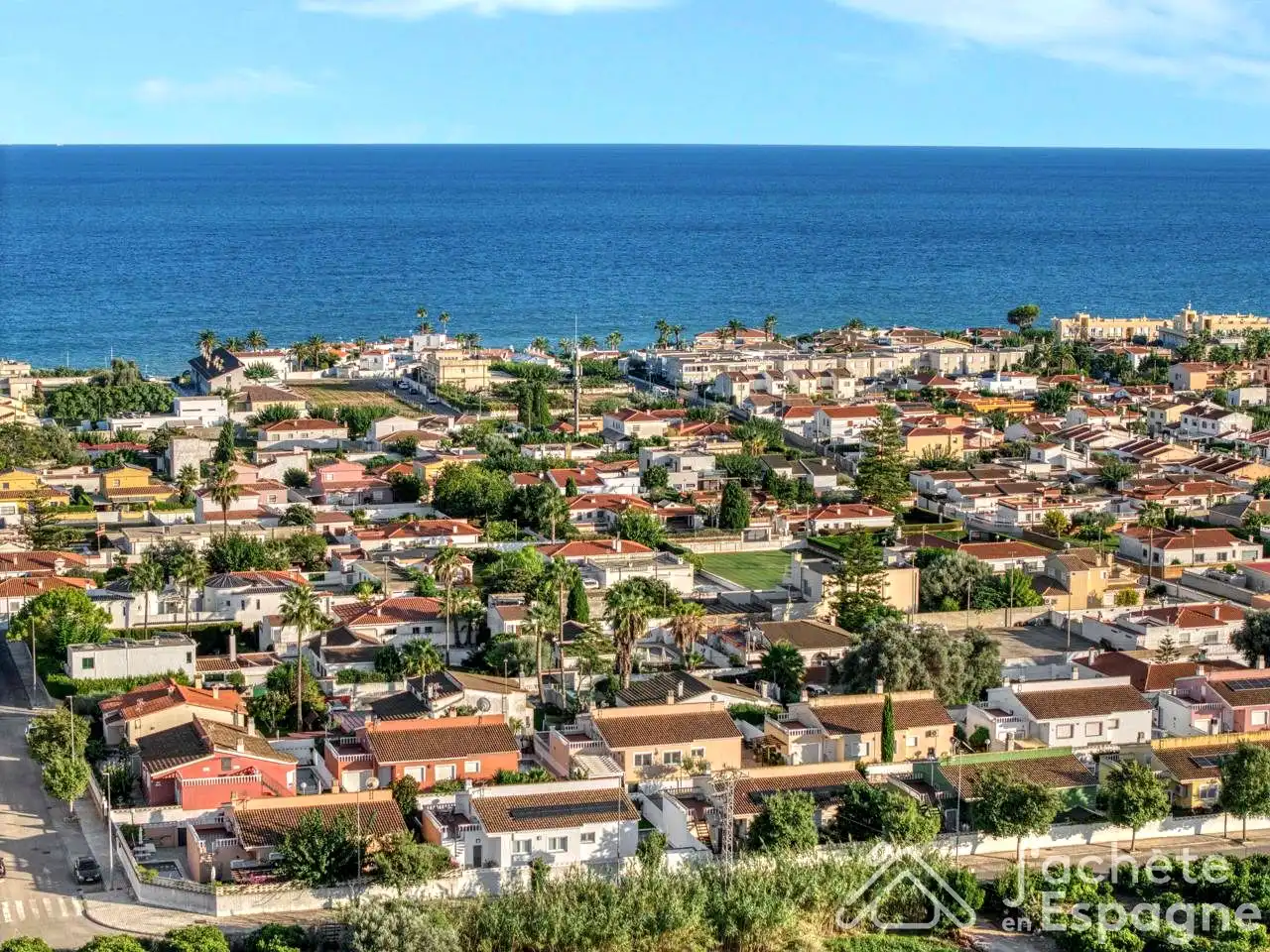 Vista exterior de Casa o xalet en venda en Vinaròs amb Aire condicionat, Calefacció i Jardí privat