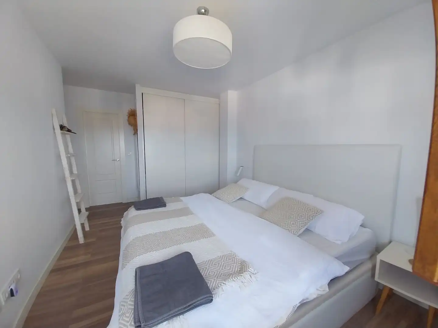 Schlafzimmer von Wohnung zur Miete in Santander mit Heizung und Privatgarten