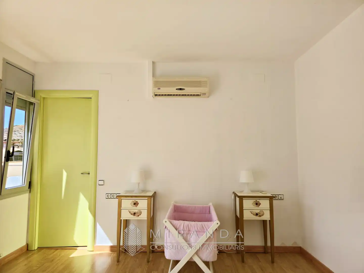 Habitación de Casa adosada de alquiler con opción a compra en Breda con Aire acondicionado, Calefacción y Parquet