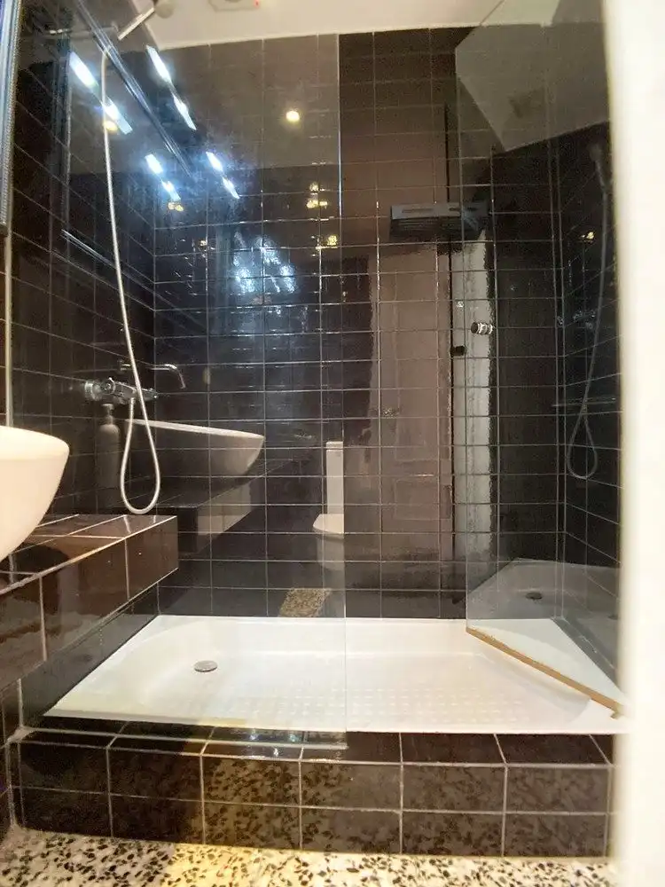 Baño de Estudio de alquiler en Madrid con Aire acondicionado, Calefacción y Parquet