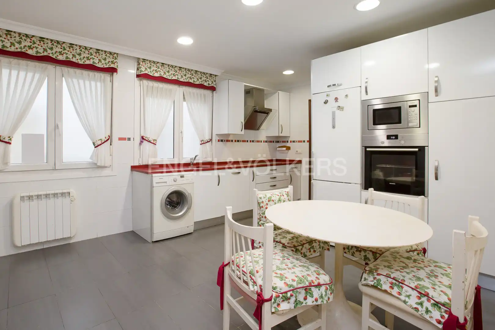 Kitchen of Flat for sale in Getxo   with Heating and Balcony