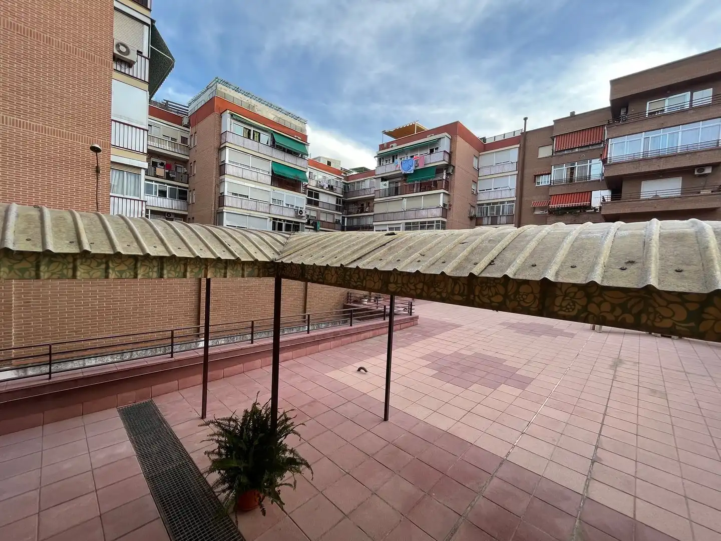 Vista exterior de Local de lloguer en Madrid