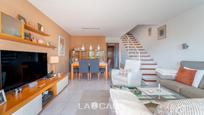 Living room of Single-family semi-detached for sale in Castelldefels  with Air Conditioner, Swimming Pool and Balcony