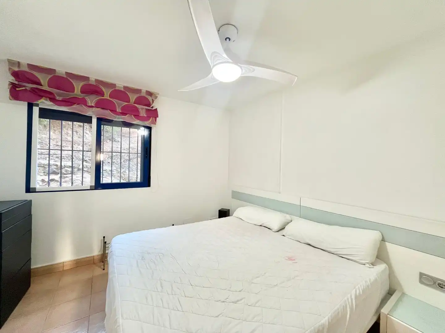 Dormitori de Apartament de lloguer en La Manga del Mar Menor amb Aire condicionat, Calefacció i Piscina