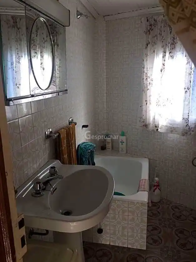Baño de Finca rústica en venta en Ribas de Sil con Jardín privado, Trastero y Amueblado