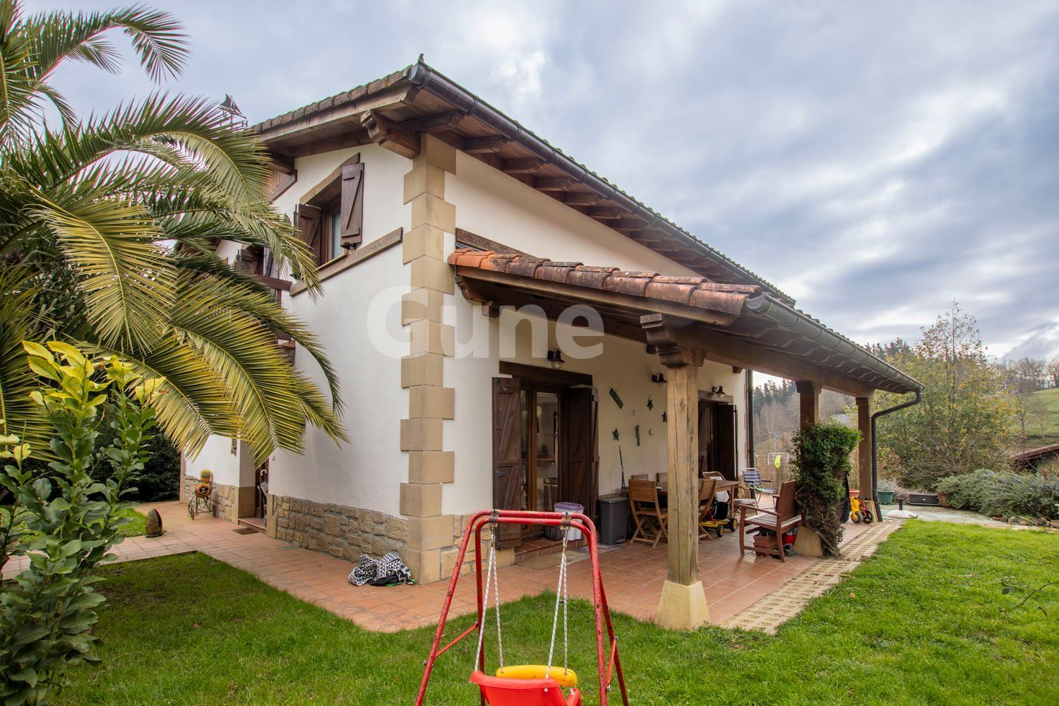 Vista exterior de Casa o xalet en venda en Mutiloa amb Calefacció, Terrassa i Traster