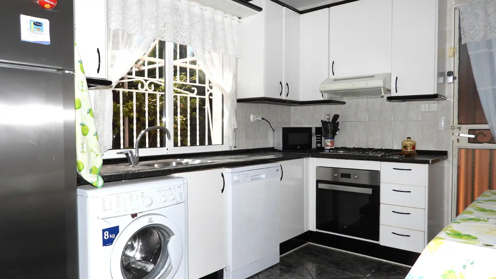 Cuina de Casa o xalet en venda en Cartagena amb Aire condicionat, Calefacció i Jardí privat