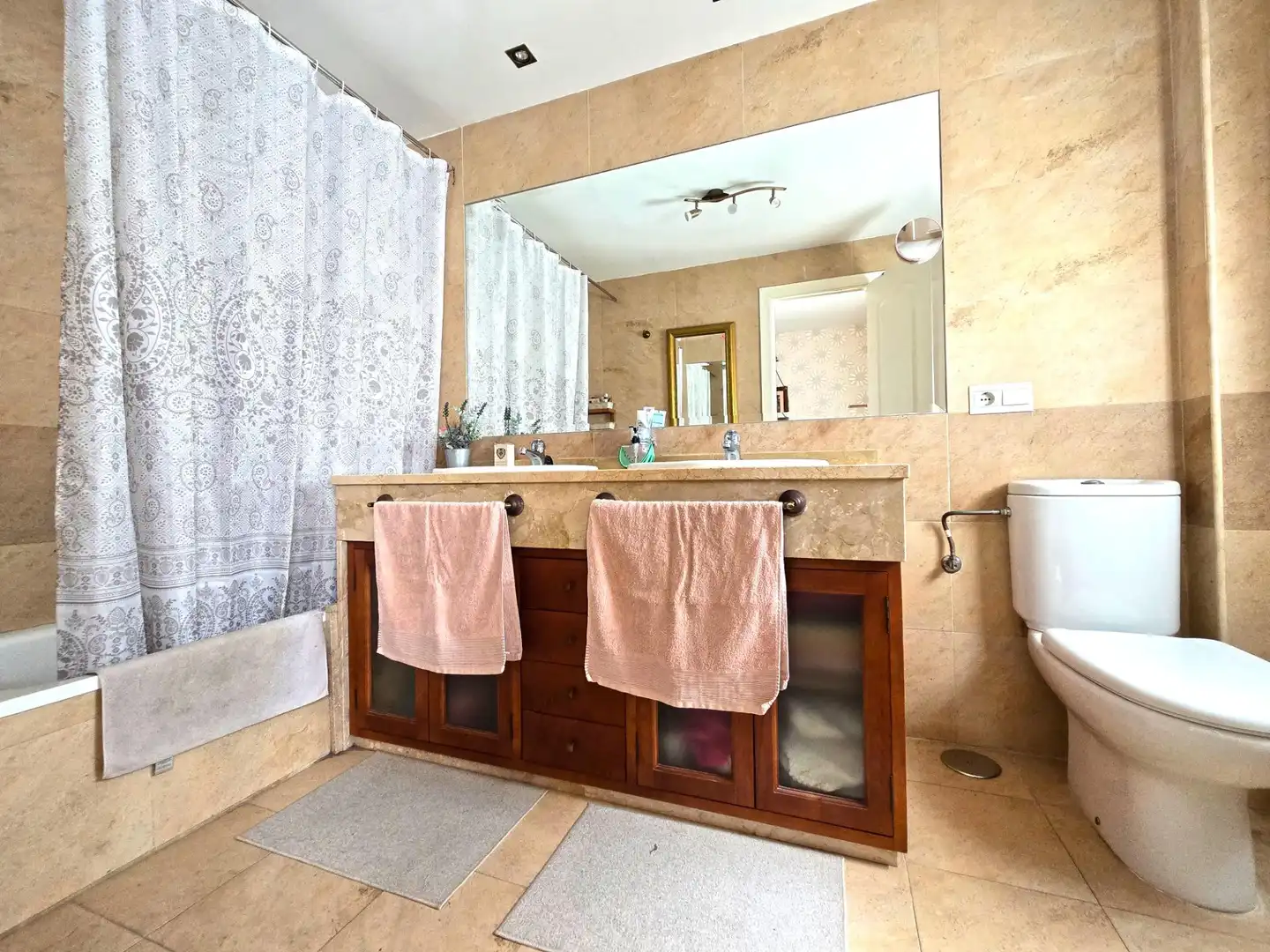 Baño de Casa adosada en venta en Espartinas con Jardín privado, Terraza y Balcón