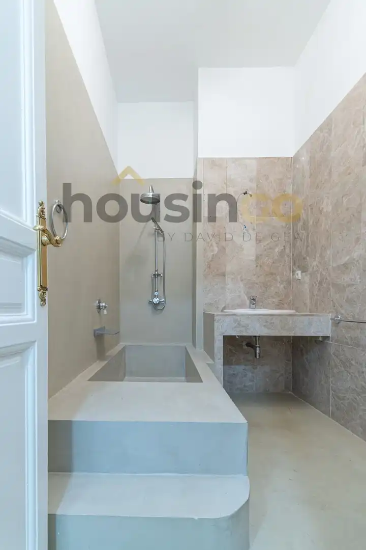 Bathroom of Flat for rent in Madrid  with Heating, Terrace and Oven