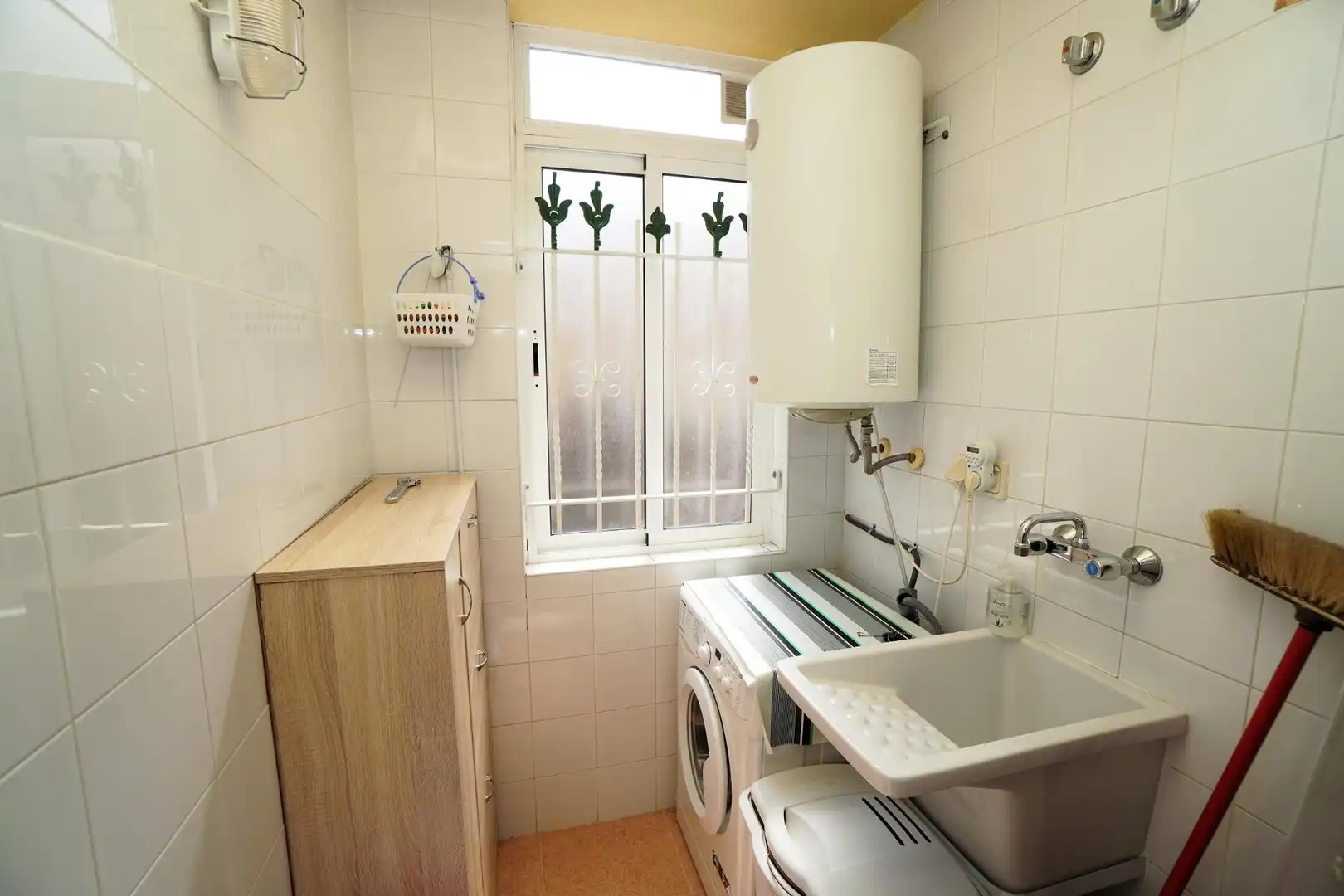 Baño de Piso en venta en Torredembarra con Aire acondicionado, Calefacción y Terraza