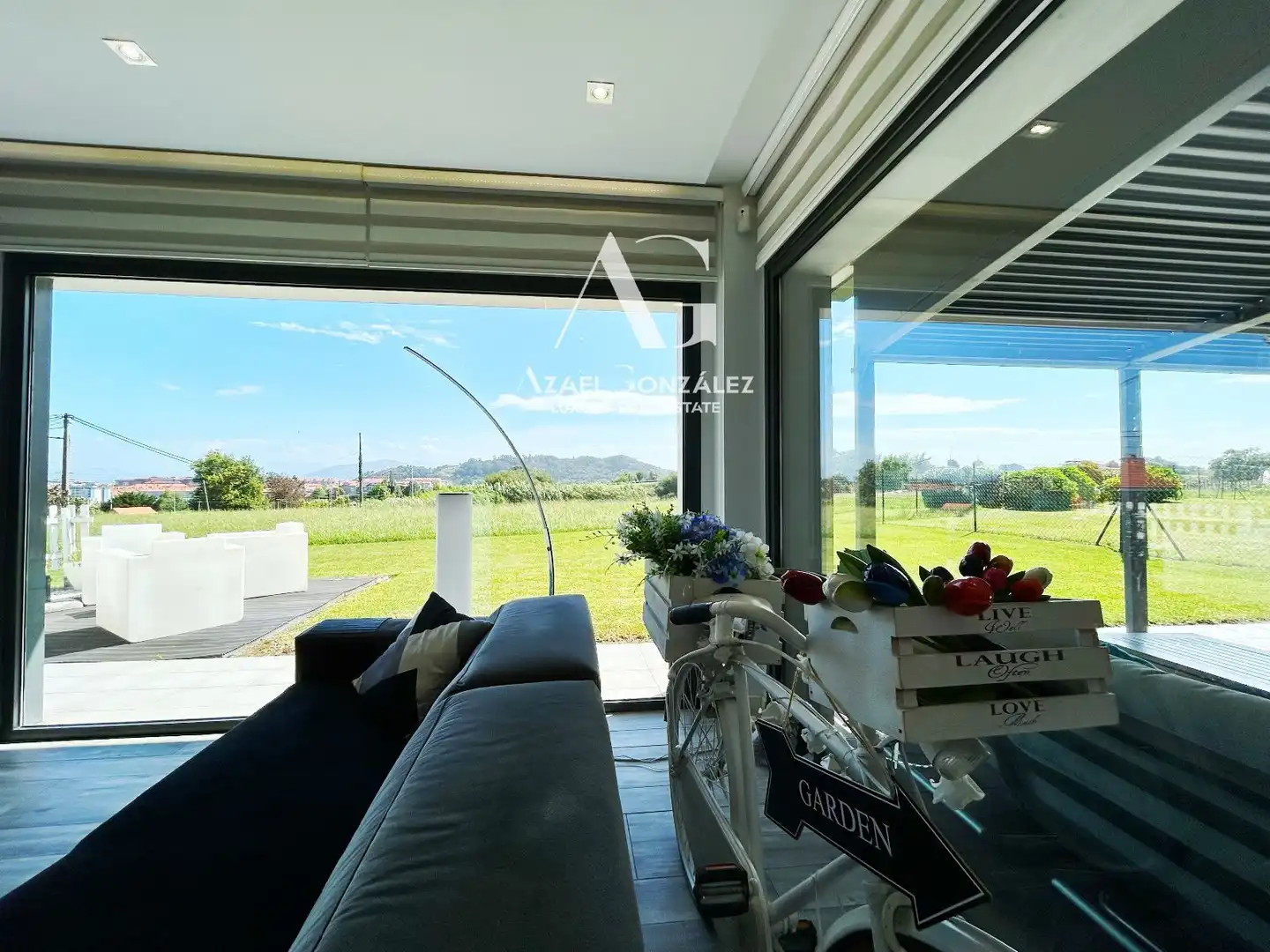 Living room of Houses for sale in Santander  with Heating, Private garden and Terrace