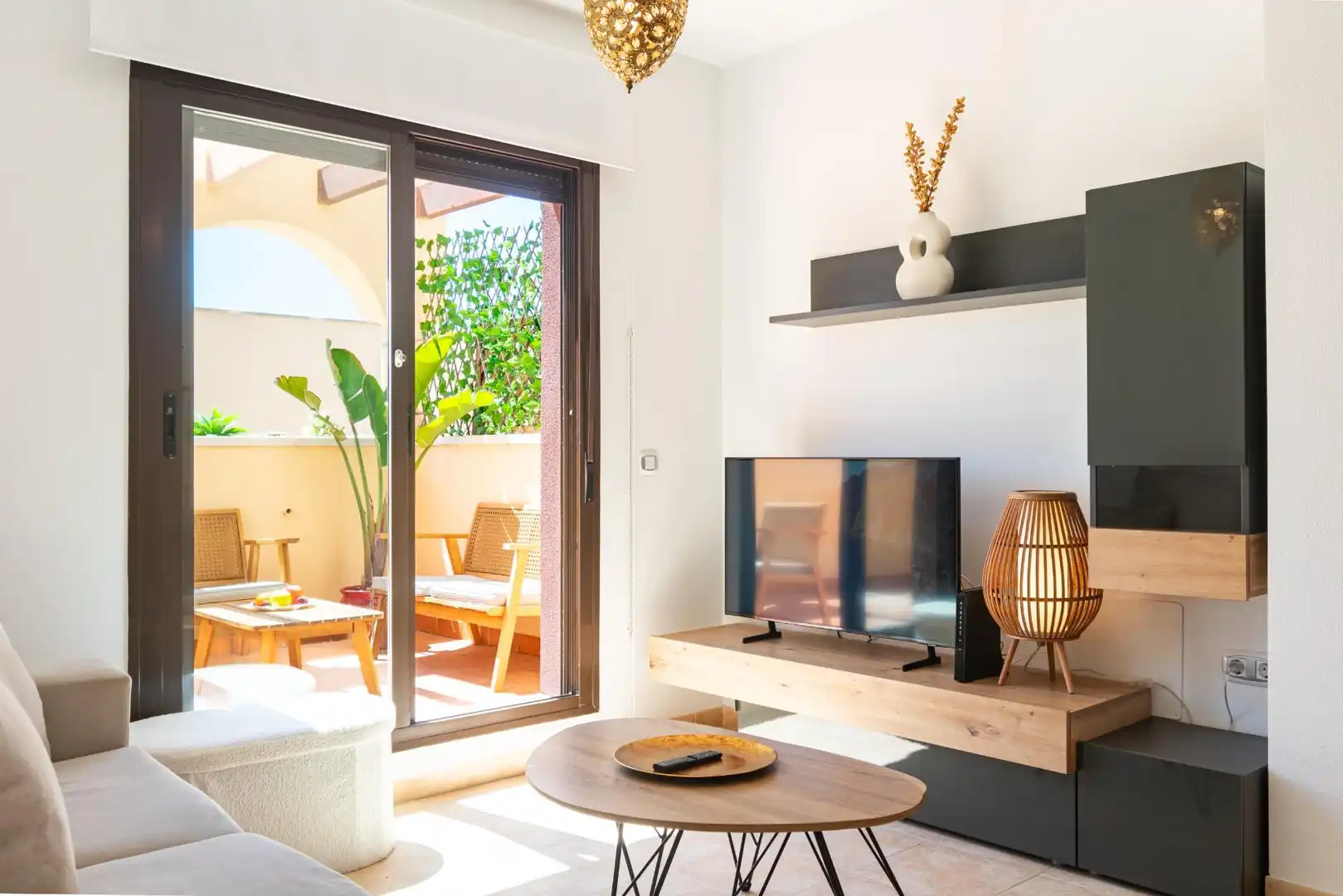 Sala d'estar de Apartament en venda en Águilas amb Aire condicionat, Terrassa i Moblat
