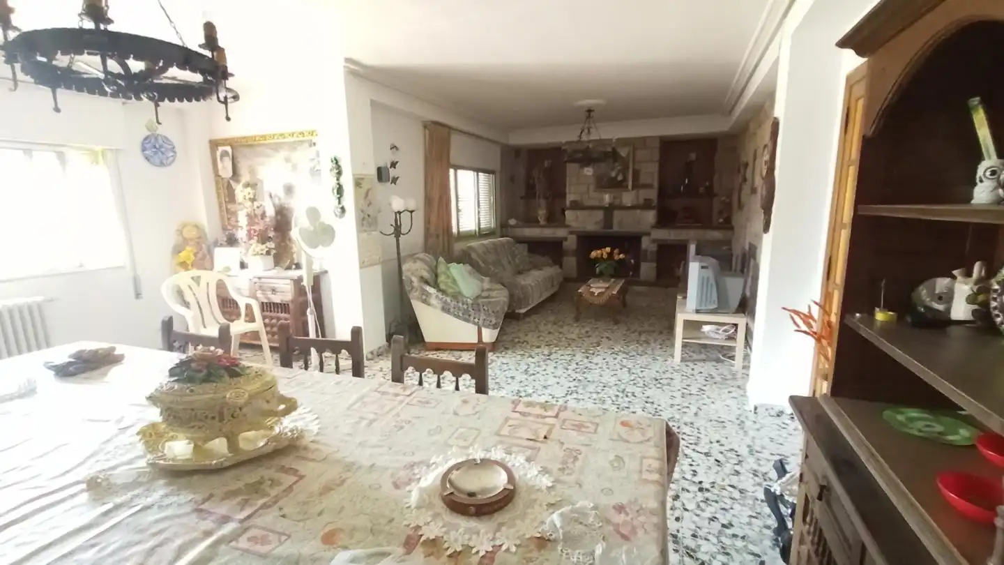 Sala de estar de Casa o chalet en venta en Pinseque con Calefacción, Jardín privado y Piscina