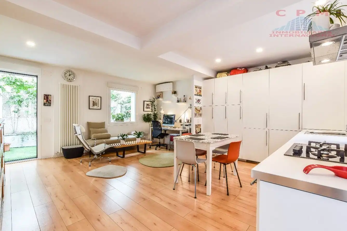 Sala de estar de Piso de alquiler en  Madrid Capital con Aire acondicionado, Calefacción y Jardín privado