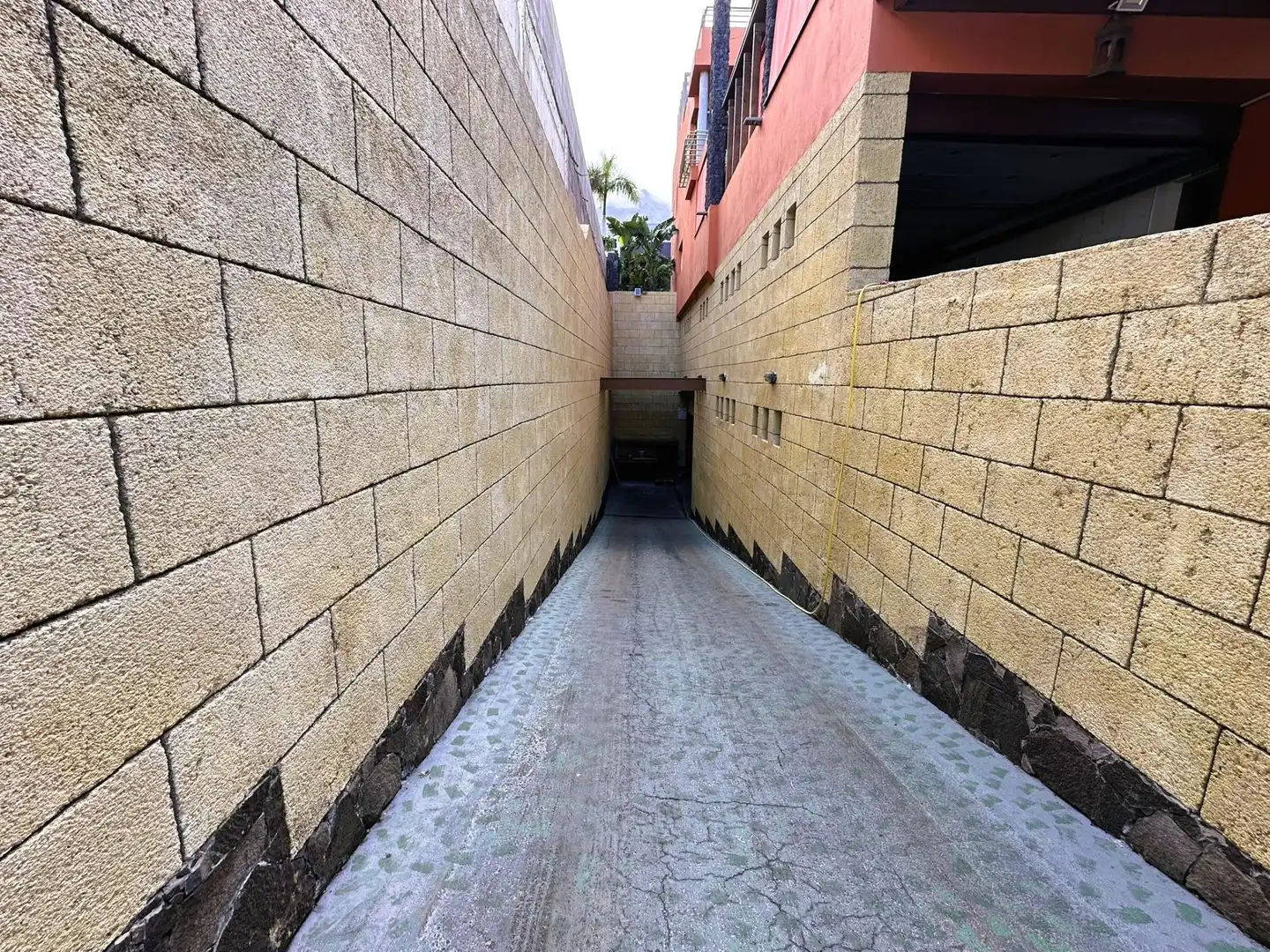 Vista exterior de Casa o xalet en venda en Adeje amb Aire condicionat, Calefacció i Jardí privat