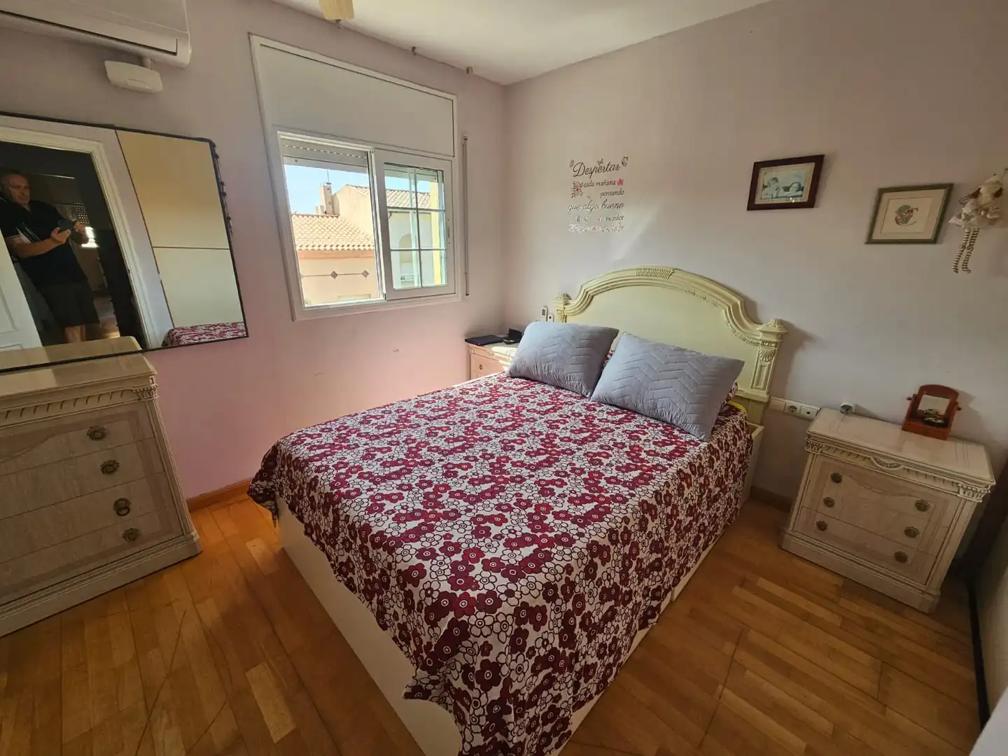 Dormitori de Casa o xalet en venda en Vilanova i la Geltrú amb Jardí privat, Terrassa i Piscina