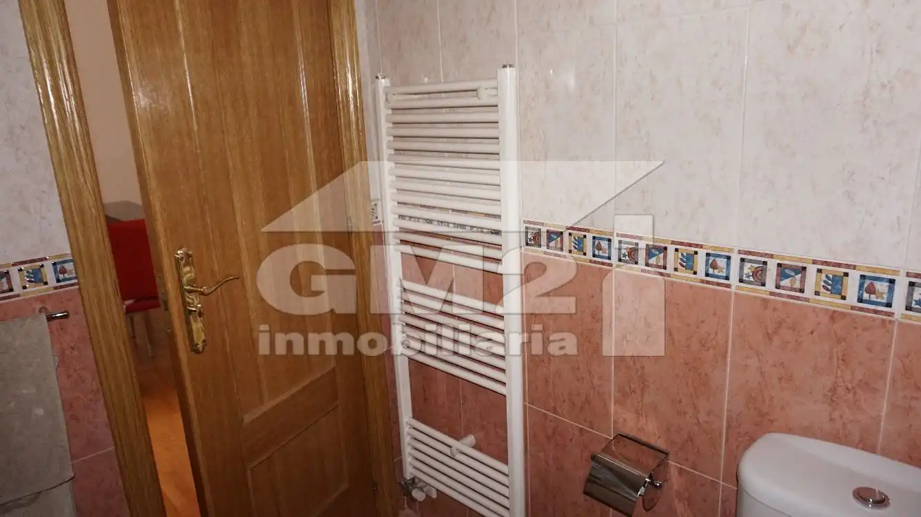 Badezimmer von Wohnung zur Miete in Maracena mit Klimaanlage, Heizung und Parkett