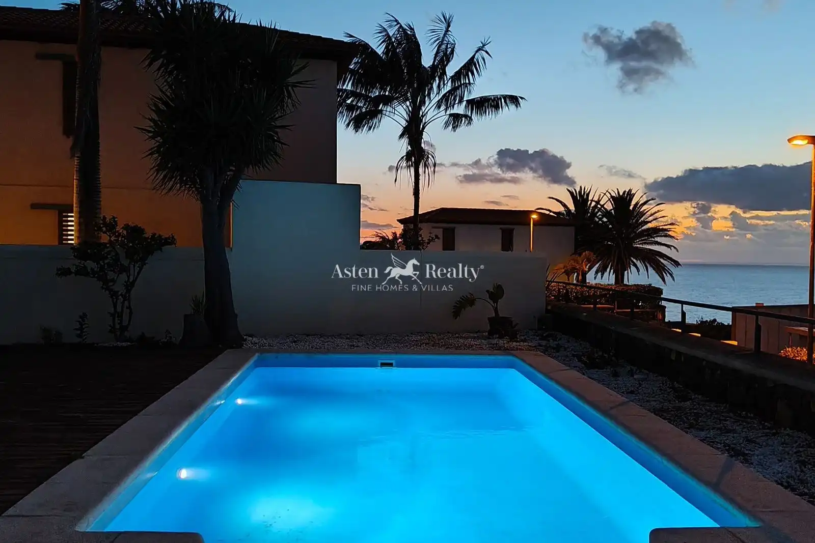 Vista exterior de Casa o xalet en venda en Tacoronte amb Terrassa, Piscina i Moblat
