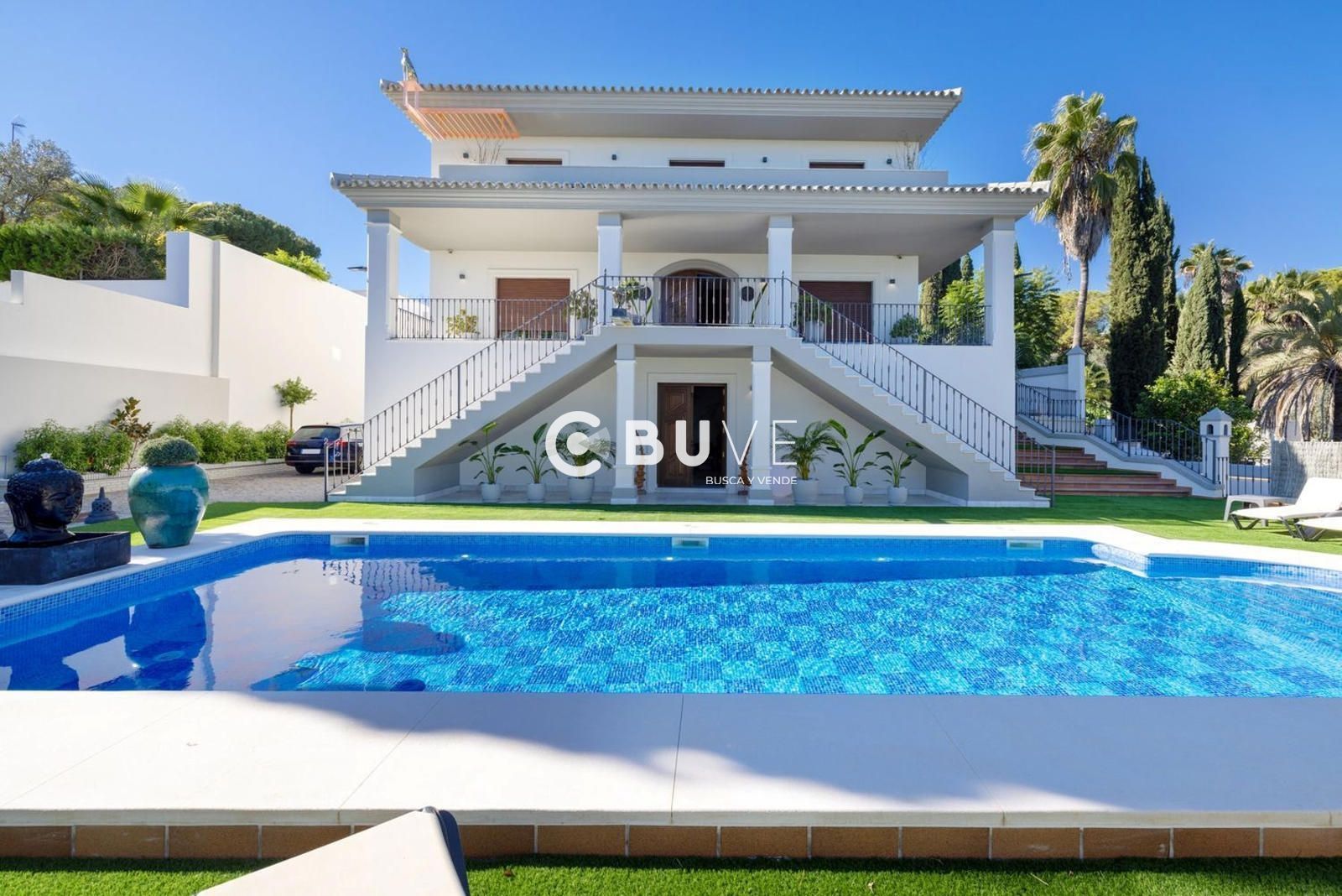 Vista exterior de Casa o xalet en venda en Tomares amb Aire condicionat, Calefacció i Jardí privat