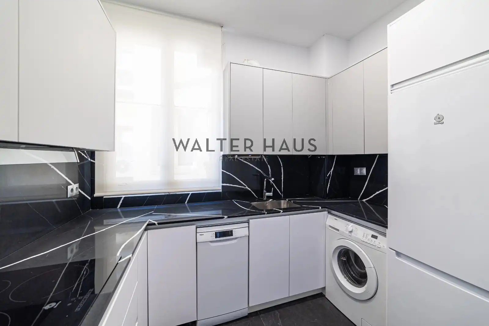 Kitchen of Flat for sale in Madrid  with Air Conditioner, Heating and Oven