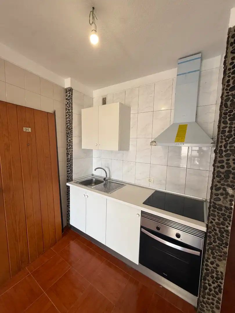 Cocina de Piso en venta en Arona con Horno, Microondas y Balcón