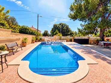 Chalet con piscina en venta en El Montmell