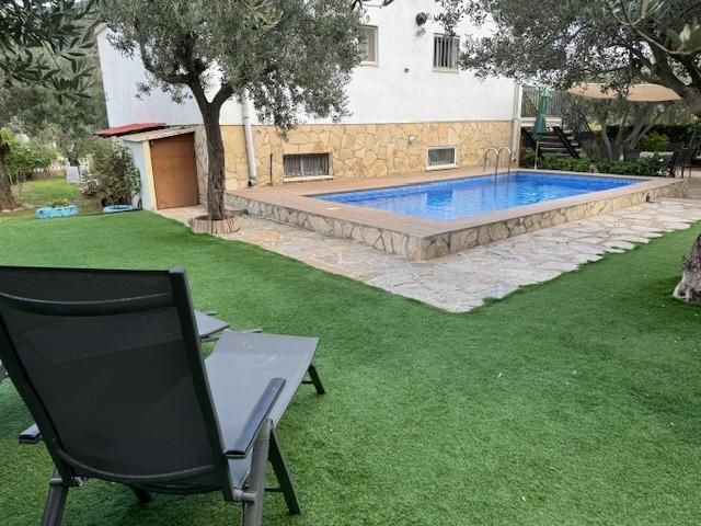 Swimming pool of House or chalet for sale in Esparreguera  with Air Conditioner, Heating and Private garden