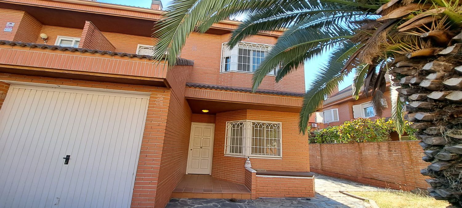 Vista exterior de Casa o xalet en venda en Brunete amb Aire condicionat, Calefacció i Terrassa