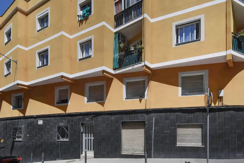 Exterior view of Flat for sale in Santa Coloma de Gramenet