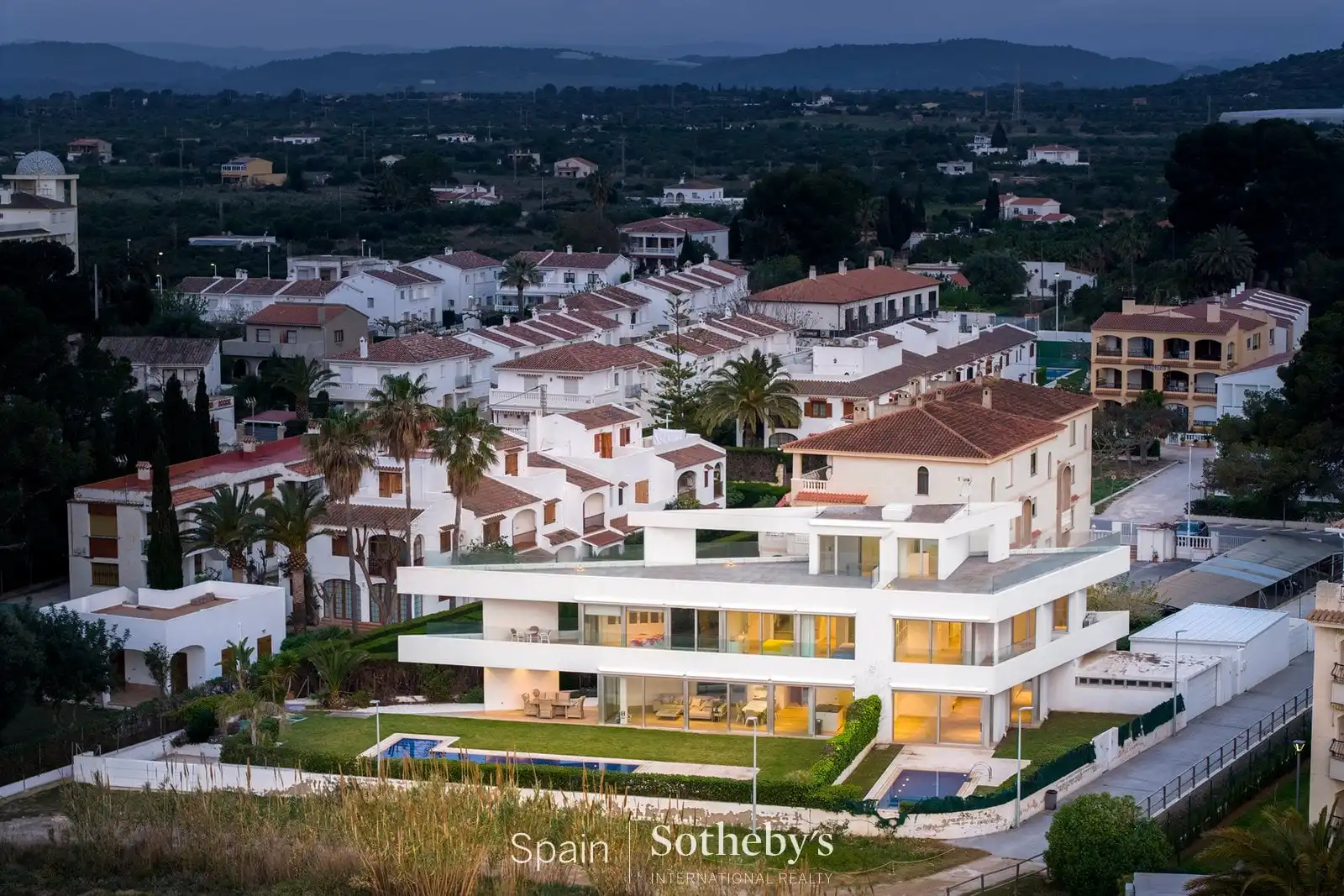 Außenansicht von Einfamilien-Reihenhaus zum Verkauf in Alcalà de Xivert mit Klimaanlage, Heizung und Privatgarten