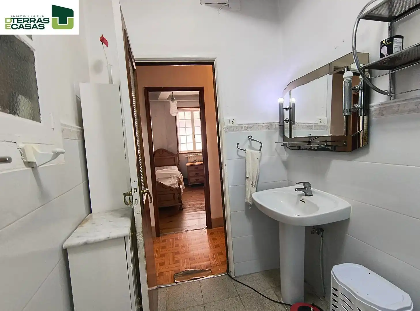 Bany de Casa o xalet en venda en Pontevedra Capital  amb Terrassa, Traster i Moblat