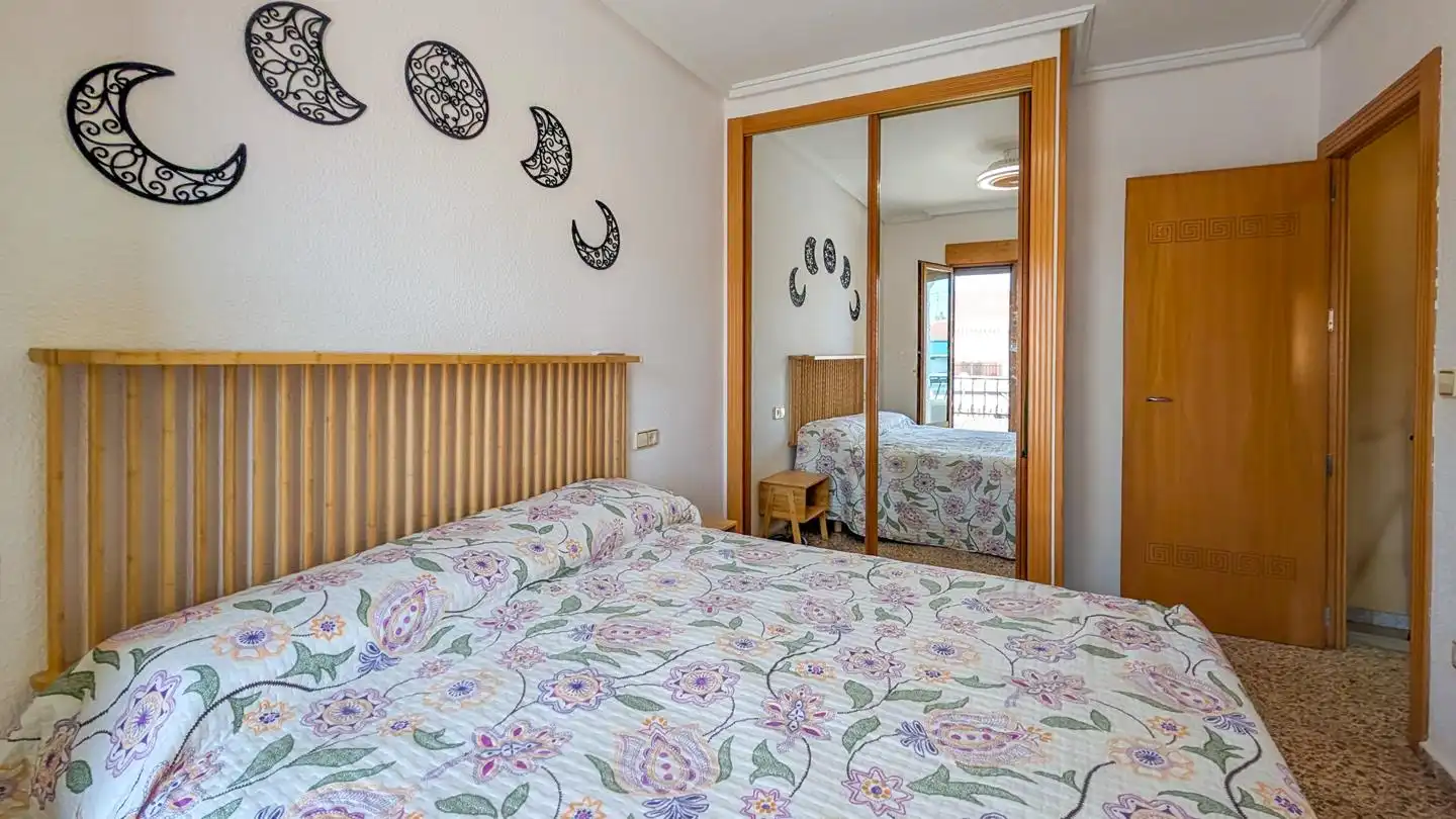 Habitación de Casa adosada en venta en Santa Pola con Aire acondicionado, Terraza y Amueblado