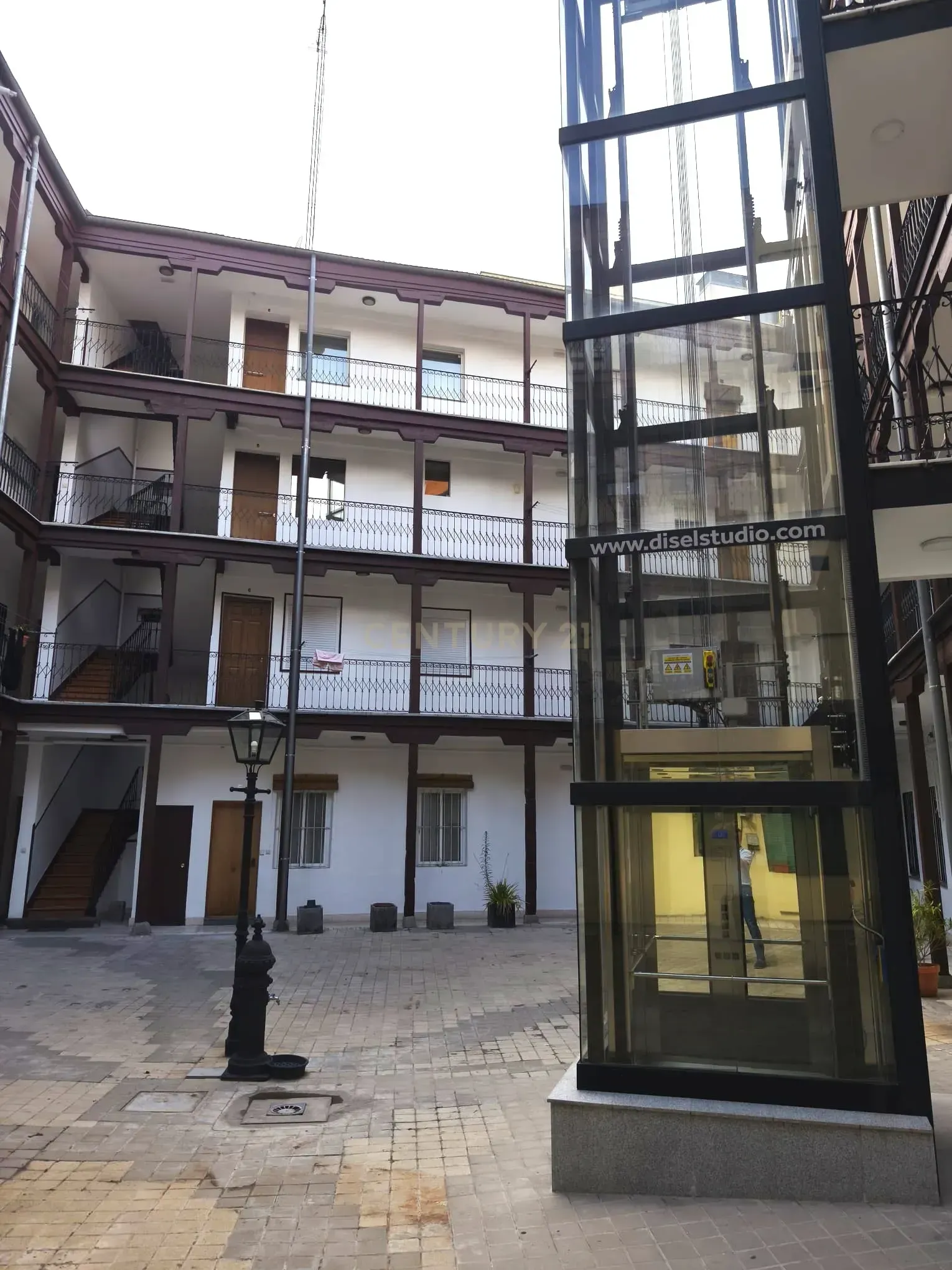 Vista exterior de Apartament en venda en  Madrid Capital amb Forn, Rentadora i Microones