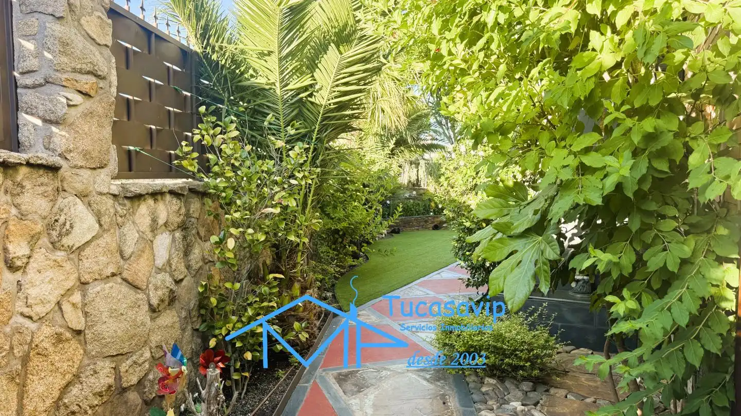Jardí de Casa o xalet en venda en Cebreros amb Calefacció, Jardí privat i Terrassa