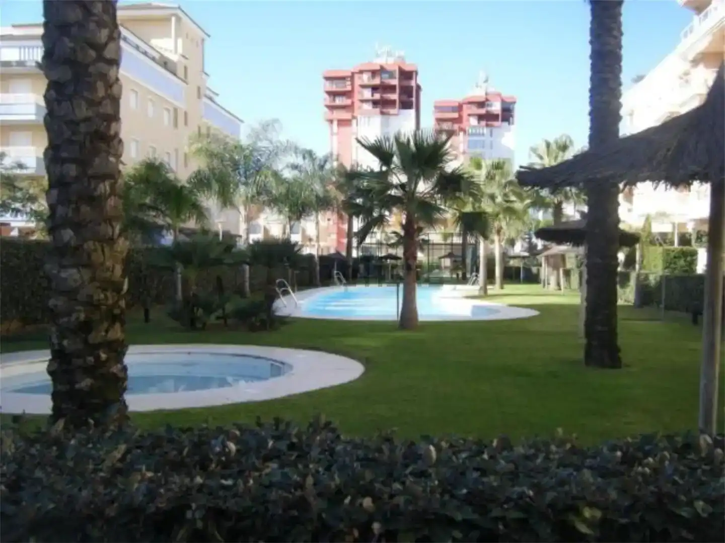 Außenansicht von Wohnung zur Miete in La Antilla mit Klimaanlage, Privatgarten und Parkett