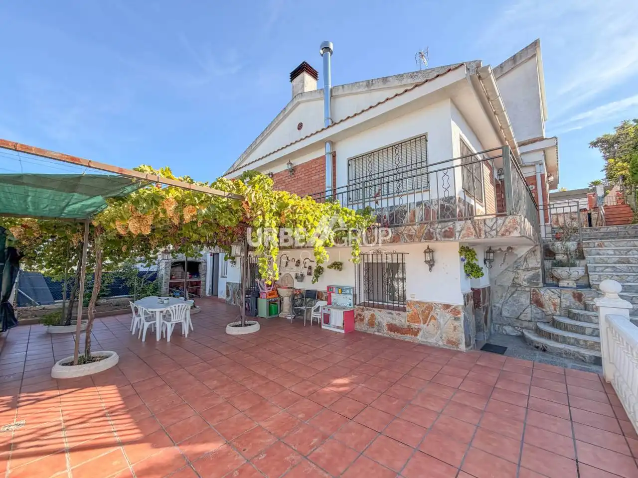 Casa con giardino in vendita a Sud