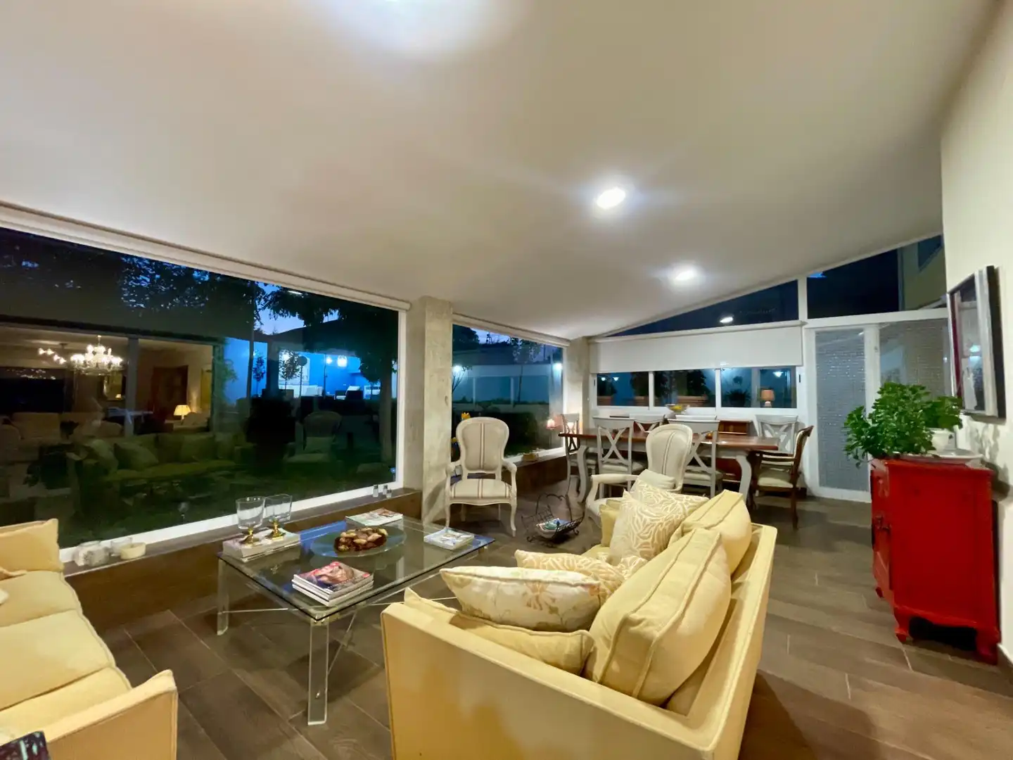 Sala d'estar de Casa o xalet en venda en Galindo y Perahuy amb Calefacció, Jardí privat i Terrassa