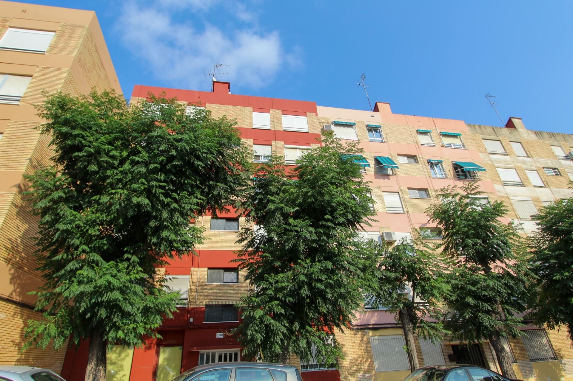 Exterior view of Flat for sale in Paterna  with Balcony