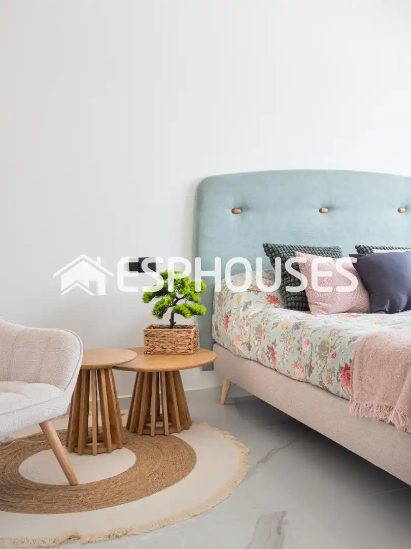 Habitación de Casa adosada en venta en San Pedro del Pinatar con Aire acondicionado, Terraza y Piscina