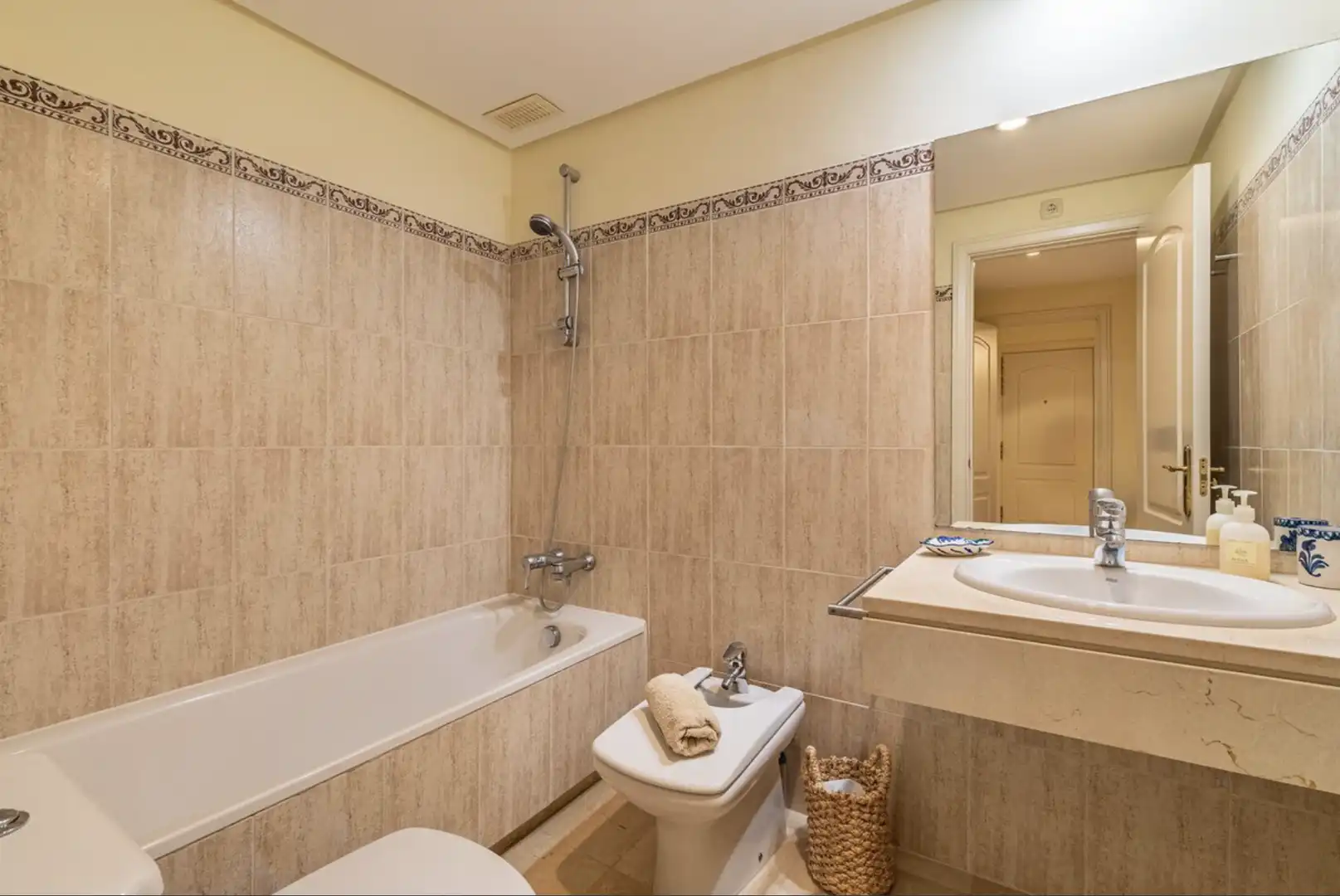 Badezimmer von Wohnungen zum Verkauf in Marbella mit Klimaanlage, Terrasse und Abstellraum