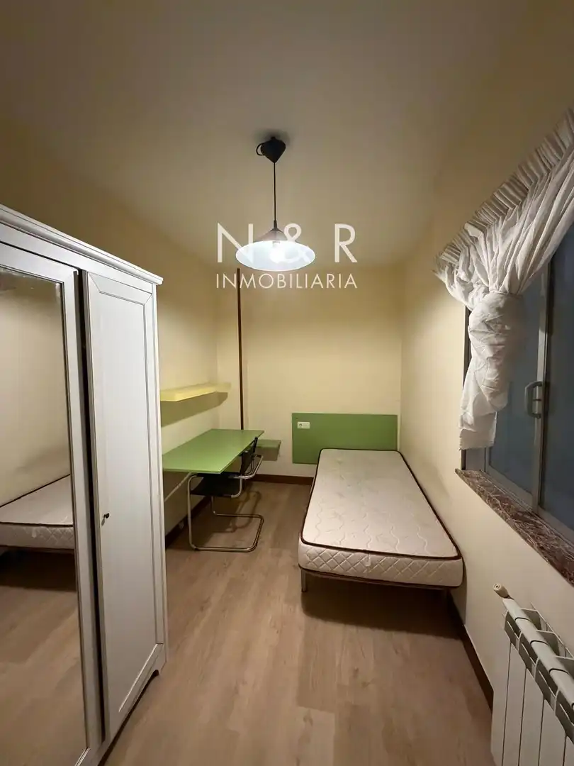 Habitación de Piso de alquiler en Santiago de Compostela  con Calefacción y Amueblado
