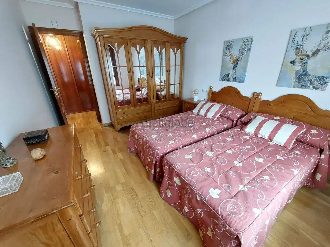 Habitación de Piso de alquiler en Oviedo  con Calefacción